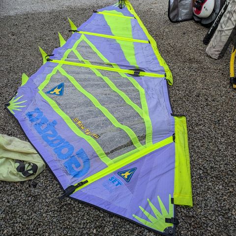 Diverse utstyr til brettseiling/windsurfing til salgs billig
