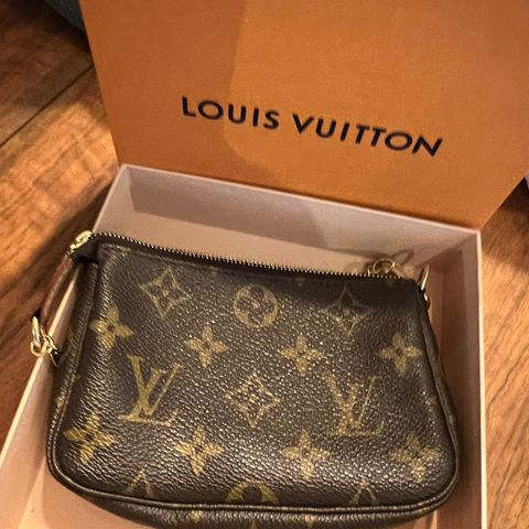 Louis Vuitton mini Pochette monogram