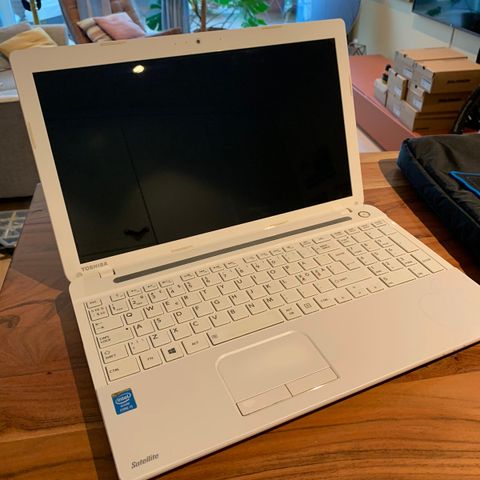 Toshiba Satelite C55 -A-1-MW bærbar PC pakke