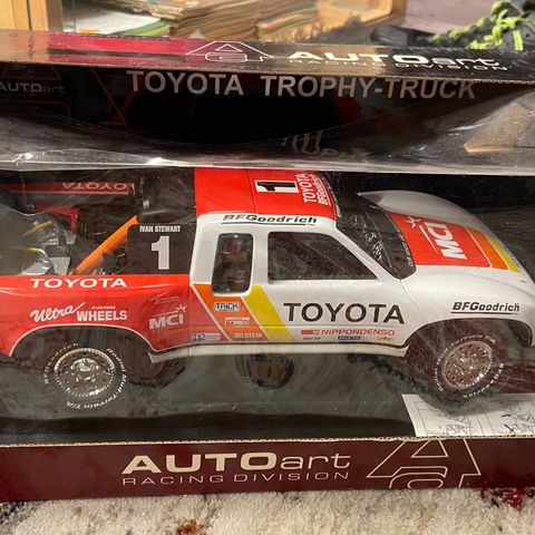 Autoart Toyota Race Truck 1/18