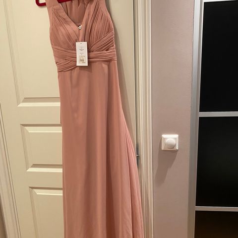 Rosa kjole 500,- M