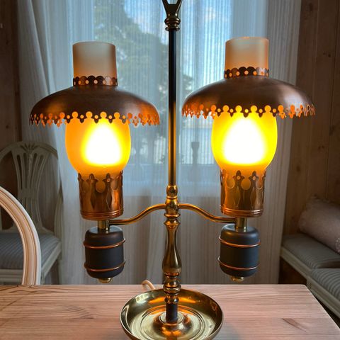 Bordlampe fra 50-tallet i bronse og glass
