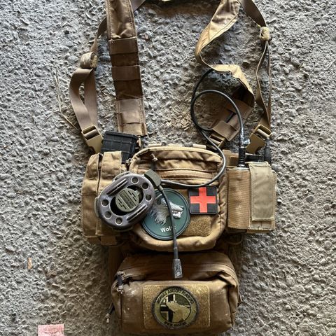 Chest rig + bowman og apeøre