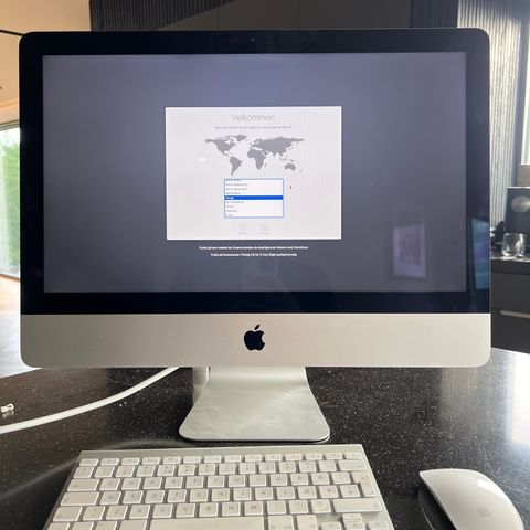 iMac med trådløs tastatur og mus