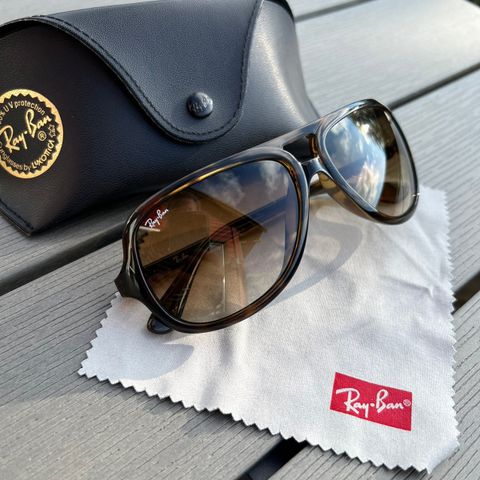 Ray-Ban