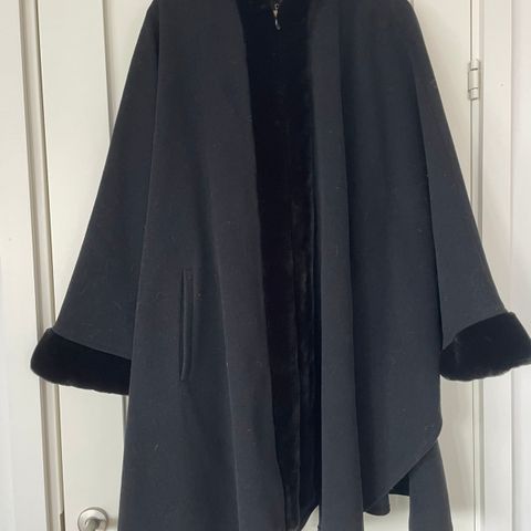 Berghaus Ull cape