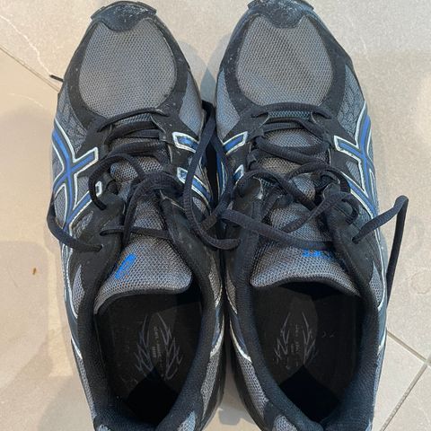 Asics vinter piggsko str 46