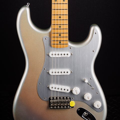 Fender H.E.R. Stratocaster (Chrome Glow)