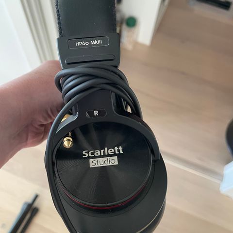 Headset Scarlett  studio