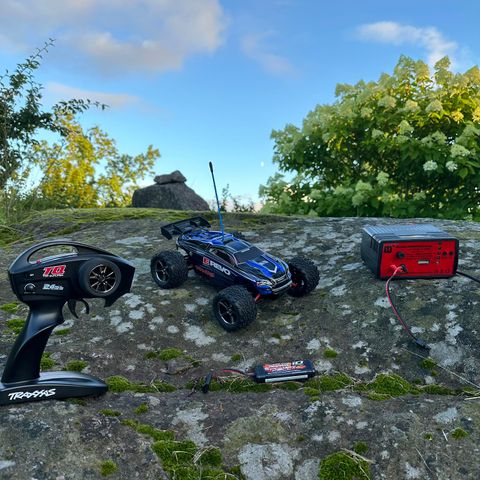 Traxxas E-revo 1/16 GOD STAND