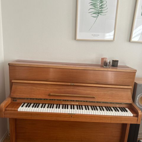 Piano gis bort - Tilbyr 500,- for å hente