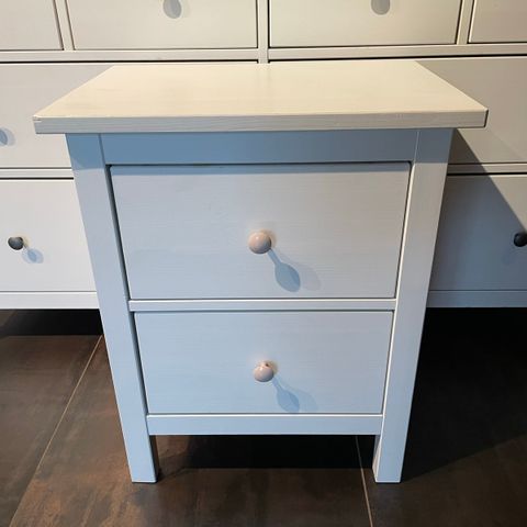 Hemnes nattbord / kommode med 2 skuffer