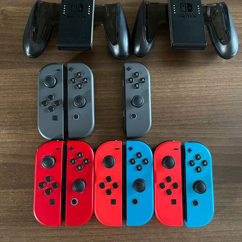 Nintendo Switch Joy-Con + Ladegrep