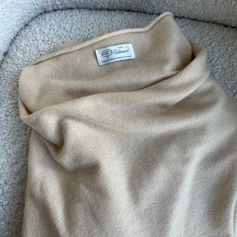 Cashmere poncho