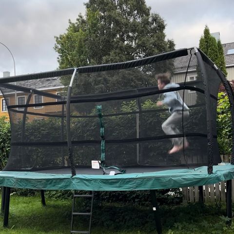 Stor rektangulær trampoline