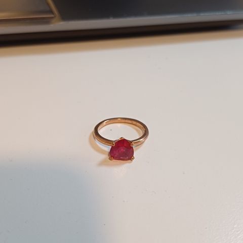 100% amore gold ring with red stone