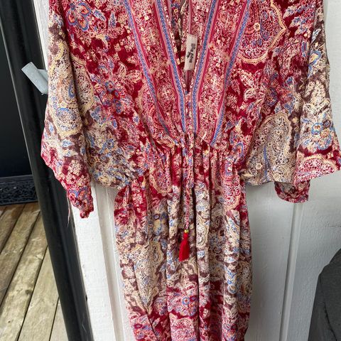 Kimono/kaftan/kjole selges i nydelig silkekvalltet!