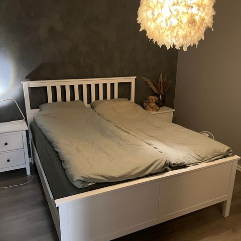 Hemnes seng 180x200 cm