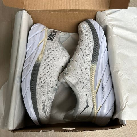 HOKA Clifton 8