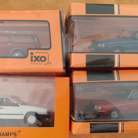 Diverse Volvo stasjonsvogn 1:43 størrelse