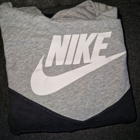 Nike hettegenser