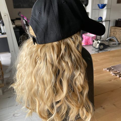 Nydelig blond caps parykk m/krøller