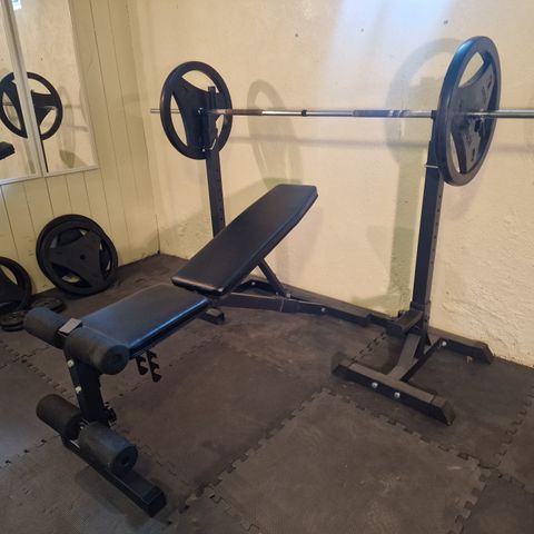 Treningsrack med benk, 110 kg vekter