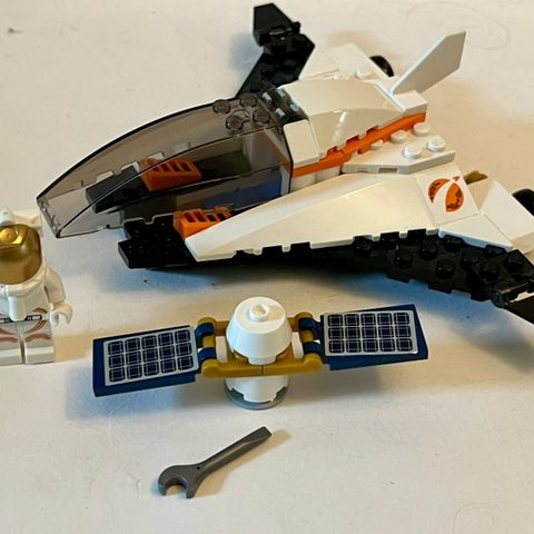 Lego romskip og satellitt 60224