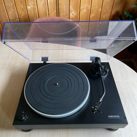 Audio-technica AT-LP5 platespiller med analog og USB-utgang