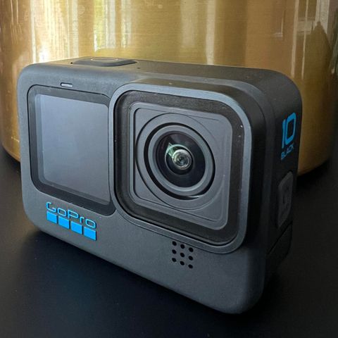 GoPro 10 med 3 ekstra batteri og lader