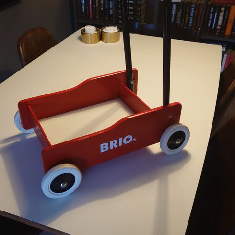 BRIO lær å gå vogn