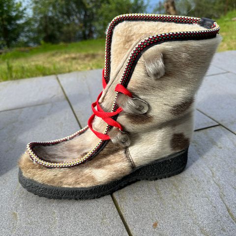 Vinter støvletter/sko i reinskinn (ubrukt)