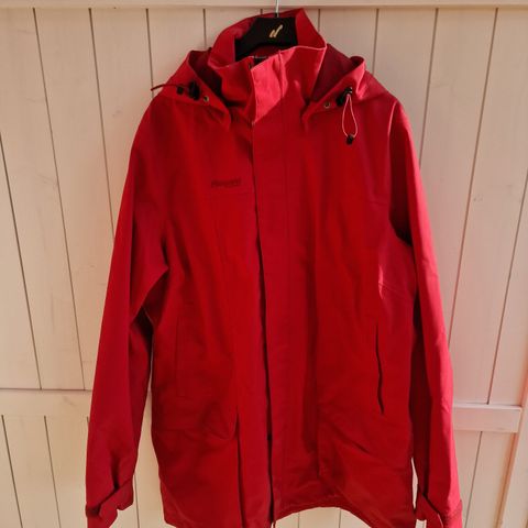 Rød Bergans-jakke, str XL