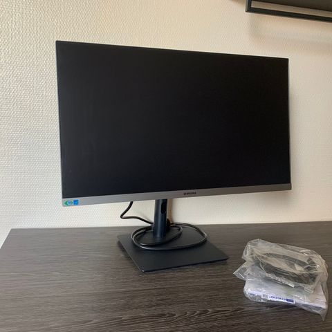 Samsung 24" S24R650F monitor