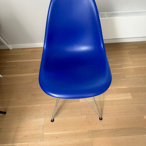 Eames Vitra blå stol