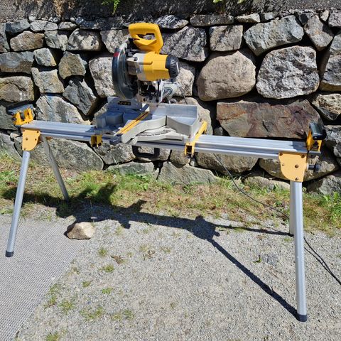 Dewalt kapp/gjærsag m/bord