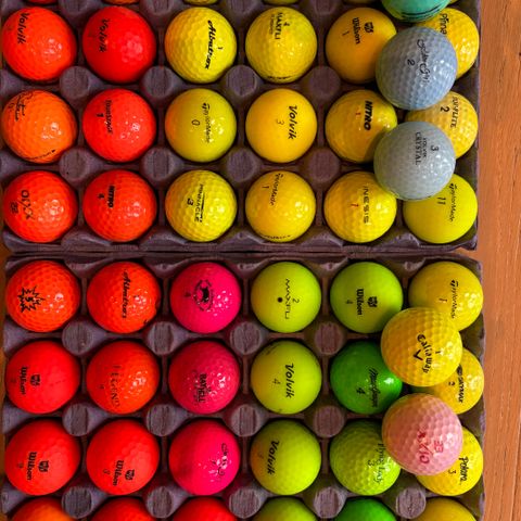 53 diverse golfballer m farge