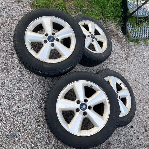 Ford vinterdekk 205,55R16 ET50 5X108 2016 dekk Pirelli 8mm