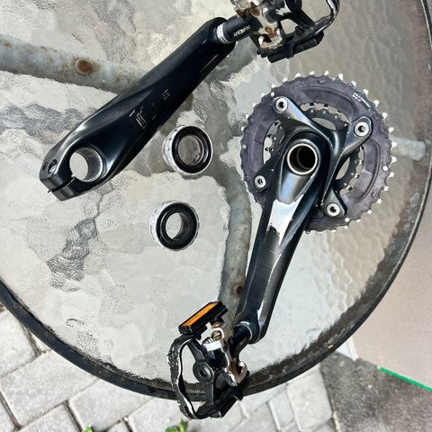 Shimano Deore FC-617 kranksett inkl. kranklager og pedaler