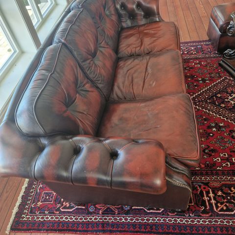 Chesterfield sofa til salgs