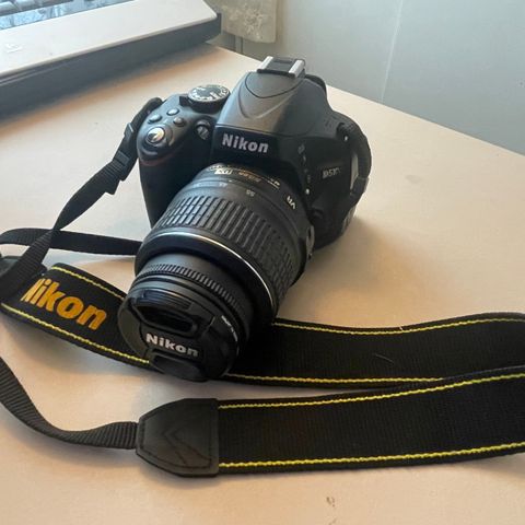 Nikon D5100 samlet med 2 linser