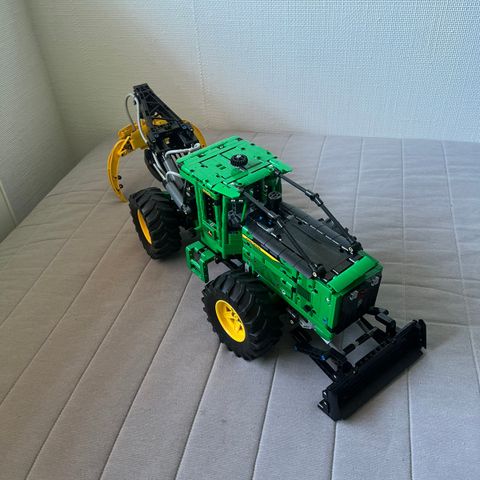 LEGO Technic John Deere 948L-ll      42157