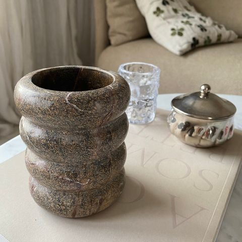 Ferm living bendum liten vase/tannbørstholder marmor