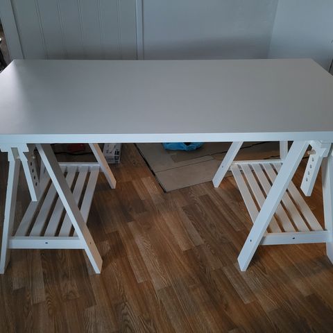 Ikea skrivebord/arbeidsbord