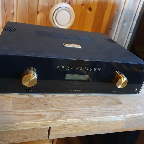 Abrahamsen V30 forforsterker