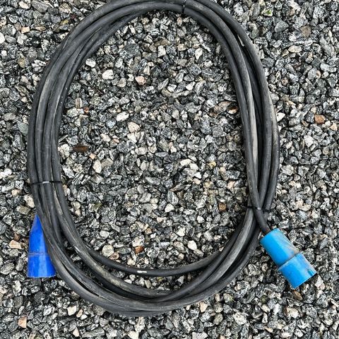 3-fase kabel 32A. Ca. 12,5 m.