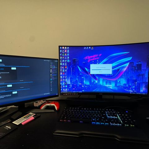 AOC Q32G2WG3 ( 32" Curved ). LG UltraGear 24GQ50F-B 24"