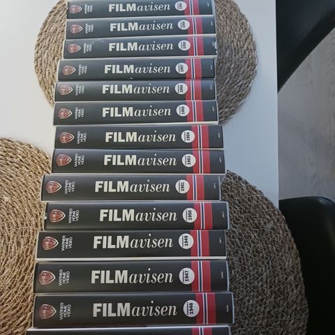 17 utgaver av filmavisen på vhs.