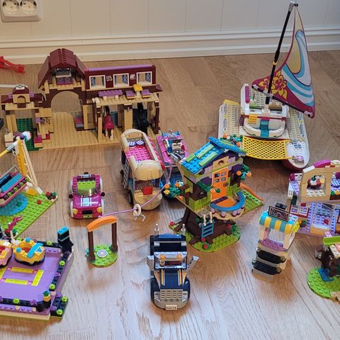 Stor pakke med Lego friends og city.