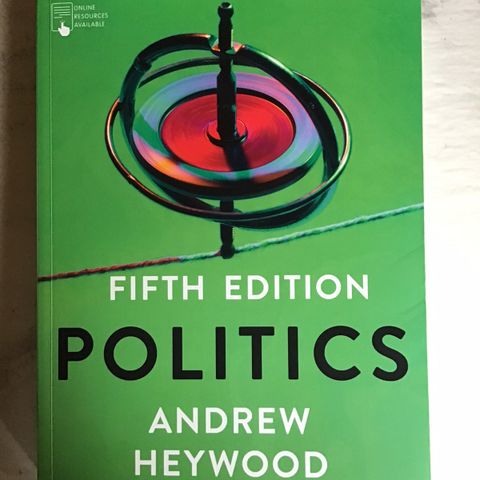 Politics (5. utg) av Andrew Heywood